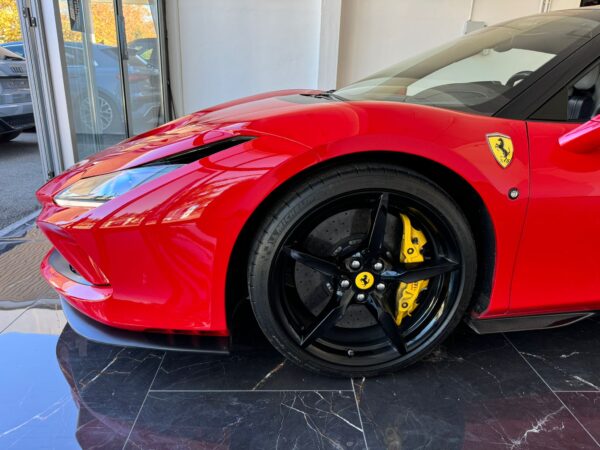 Ferrari F8 Spider - Image 12
