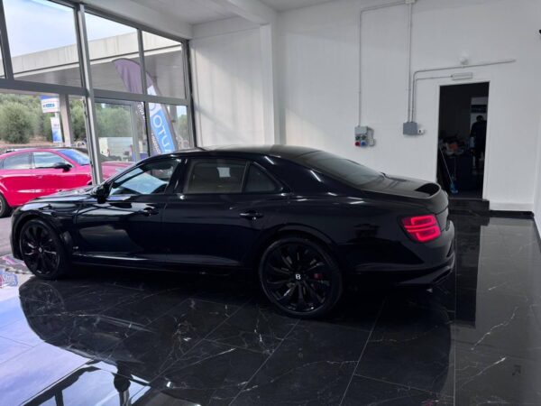 Bentley Flying Spur - Image 10