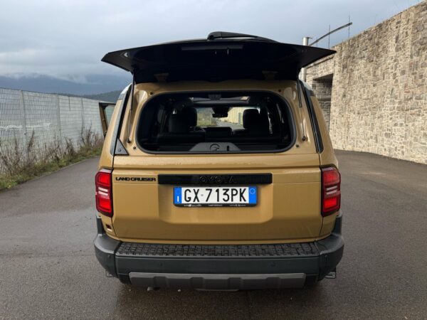 Toyota Land Cruiser - Image 12