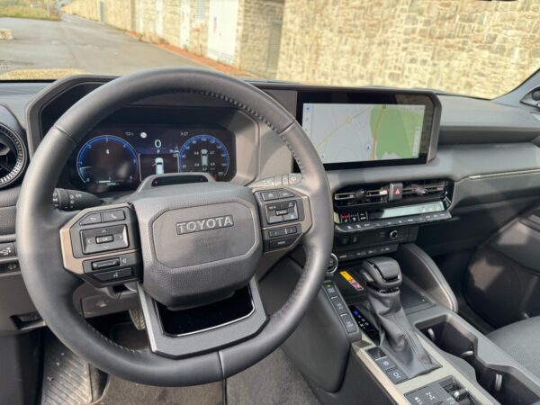 Toyota Land Cruiser - Image 13